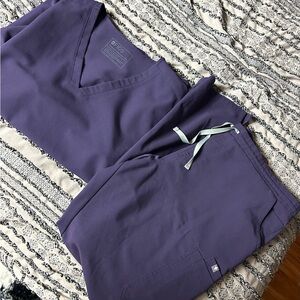 FIGS Deep Purple Scrub Set — Women’s XXL Top / XL Pants — Excellent Condition